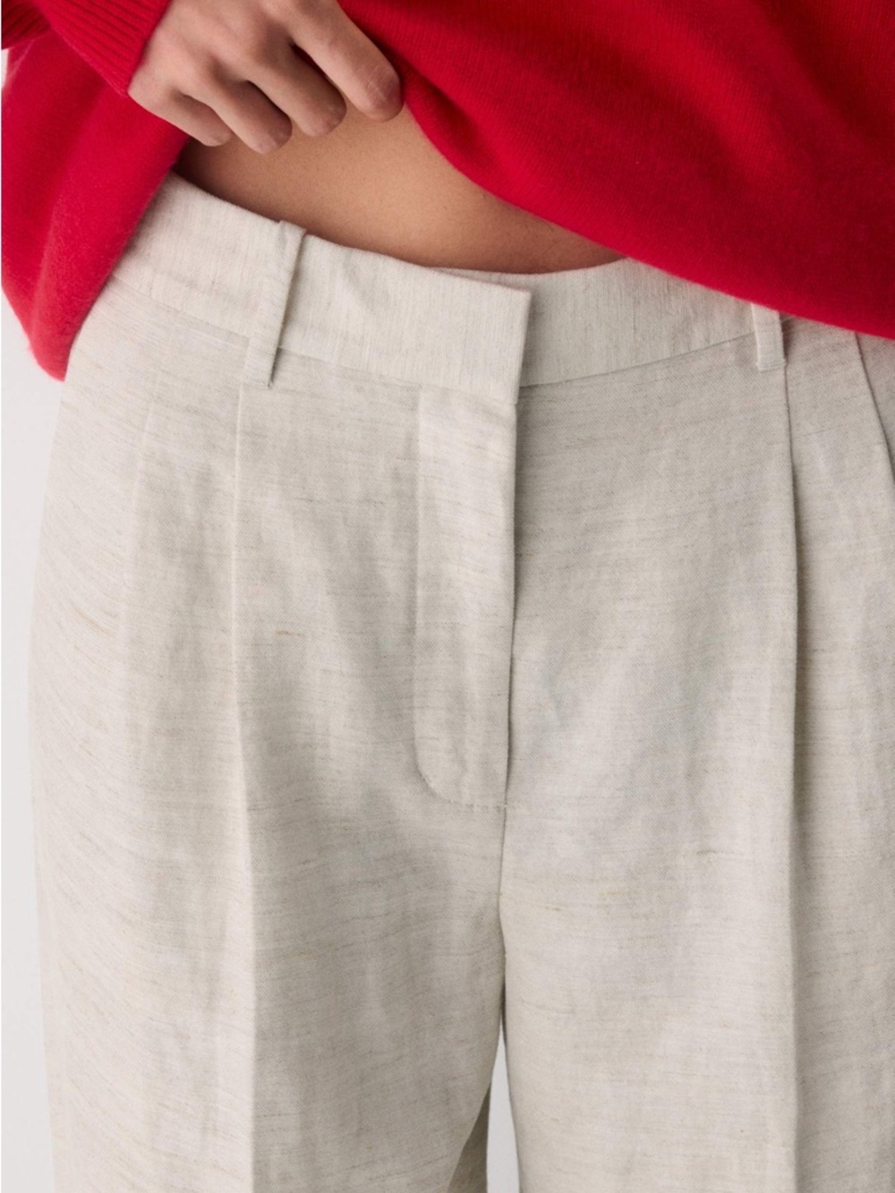Aritzia
The Effortless Pant™ - CruiseLinen™ size 8 - Picture 6 of 17